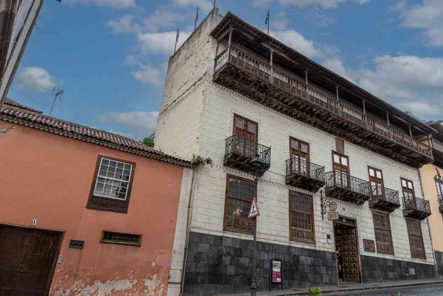 Tenerife 145 - La Orotava - Casa Méndez Fonseca - Casa de Los Balcones.jpg